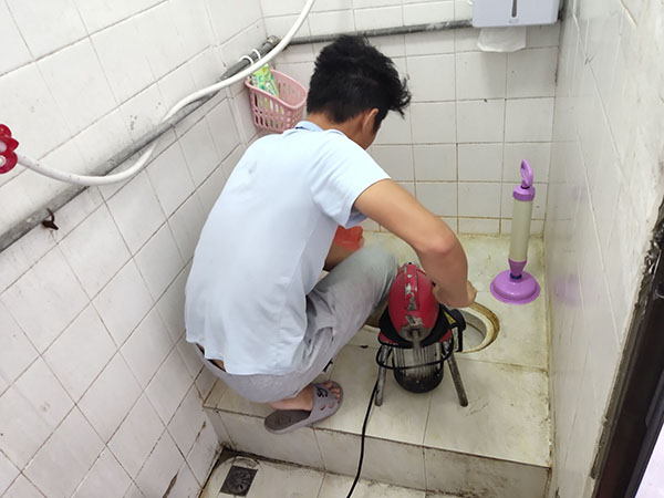 武安肥皂掉到马桶里把马桶堵住了怎么办？马桶堵住了怎么办